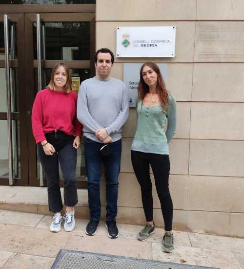 Els tres joves contractats pel Consell Comarcal del Segrià en la convocatòria del passat novembre. (FOTO: Consell Comarcal del Segrià)